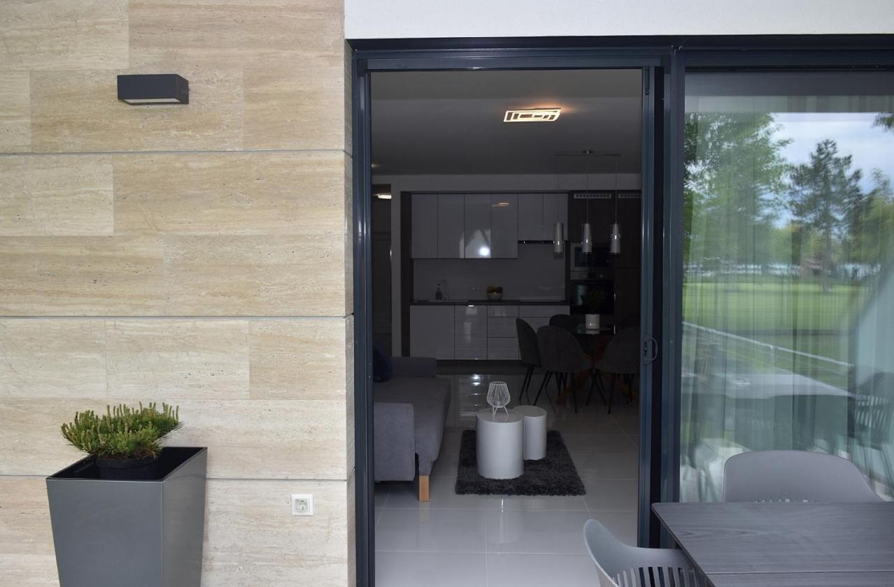 Limerence Apartments Шиофок Экстерьер фото